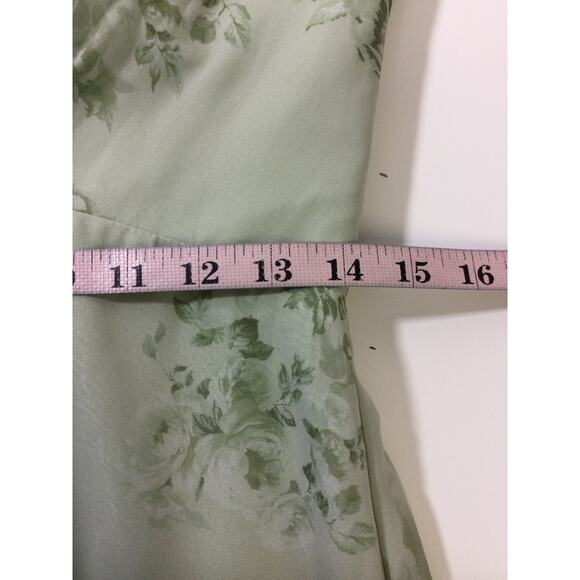 Elegant Floral Maxi Dress in Light Green/ Sage Green Size 8 - Picture 7 of 9